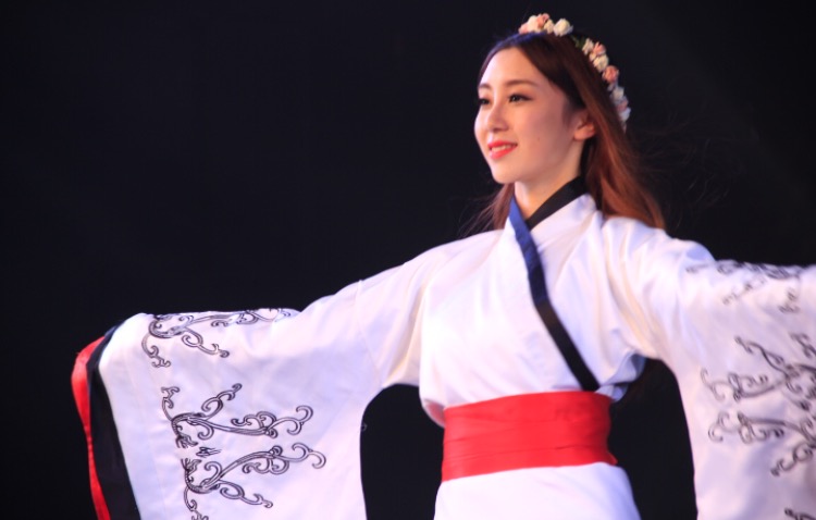 活泉拍拍乳中国校花男神大赛圆满落幕最美校花诞生