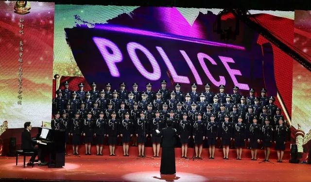 慰问演出现场震撼,警察震撼演出