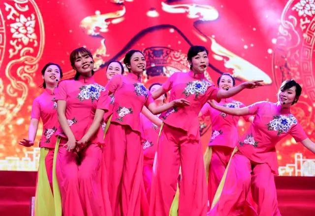 慰问演出现场震撼,警察震撼演出