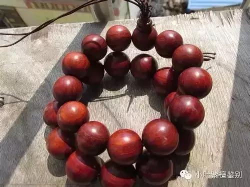 赞比亚血檀和印度小叶紫檀纹理,血檀和小叶紫檀手串对比图