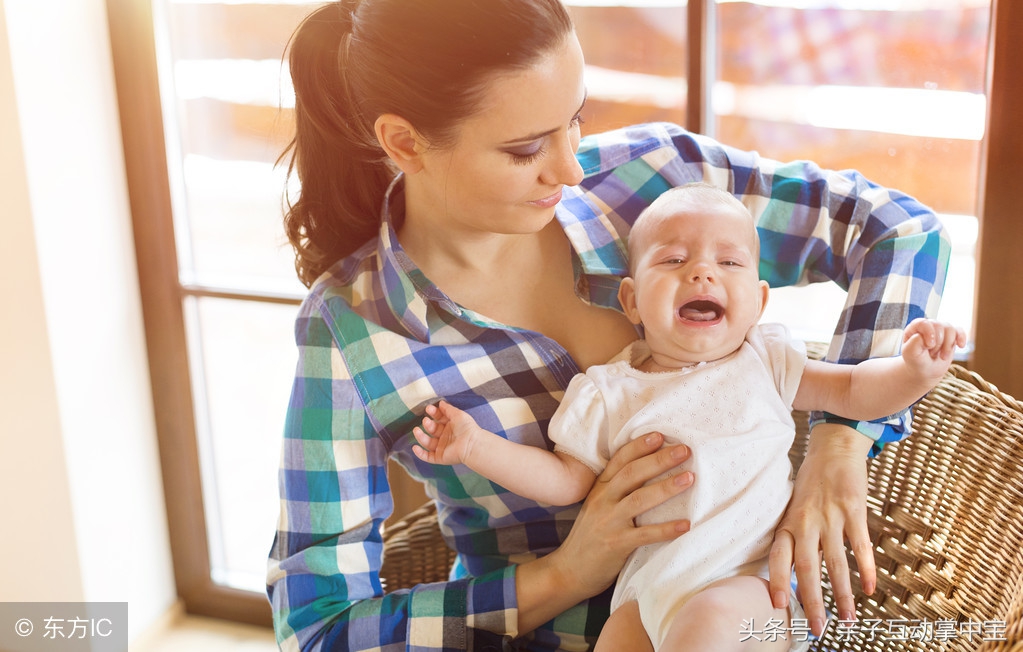 宝宝总是哭闹老人说得了猪毛风,刚出生哭闹声音小