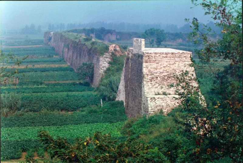 朱元璋为何要修建中都皇城，最后怎么成为了烂尾楼？