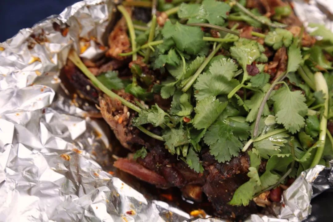 原来好多热门苍蝇馆子的干货，都可以抽真空、当特产带走！