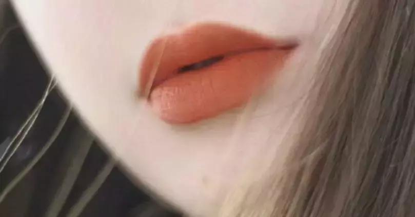 这个几十块的口红，谁用都说好，涂起来和纪梵希、香奈儿不相上下