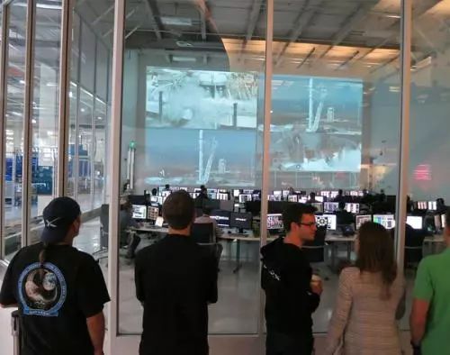 spacex怎么发展起来的,spacex送人上天了吗