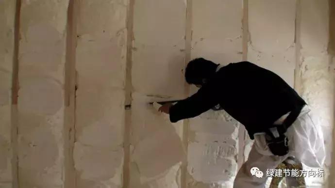 房间里特别冷而且很潮湿如何保温,顶楼冬天太冷怎么做保温