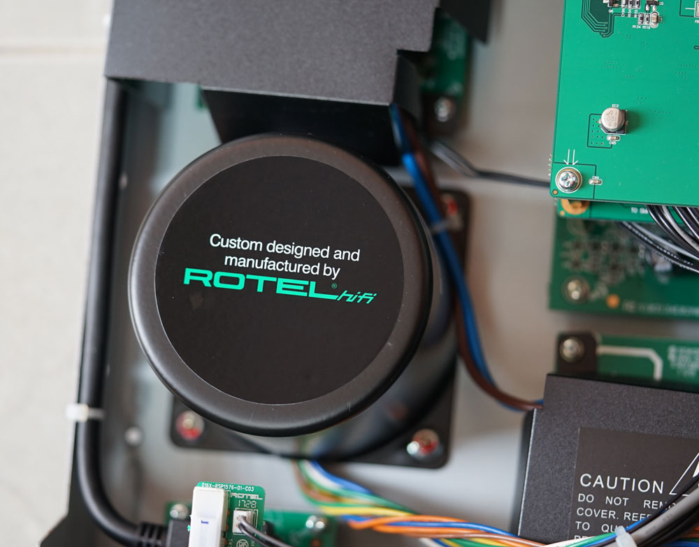 先看电影再吃鸡！英国路遥RotelRSP-1576家庭影院功放试用