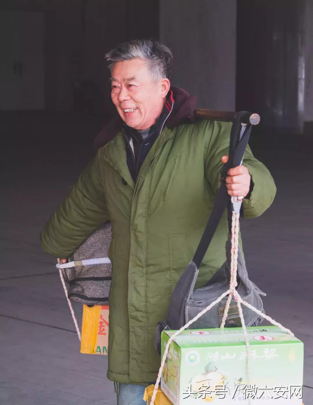 没挣到钱不敢回家过年原视频,没赚到钱不敢走亲访友