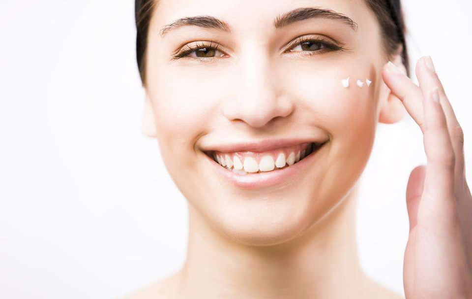 面部玫瑰精油的正确使用方法视频,面部精油的使用方法