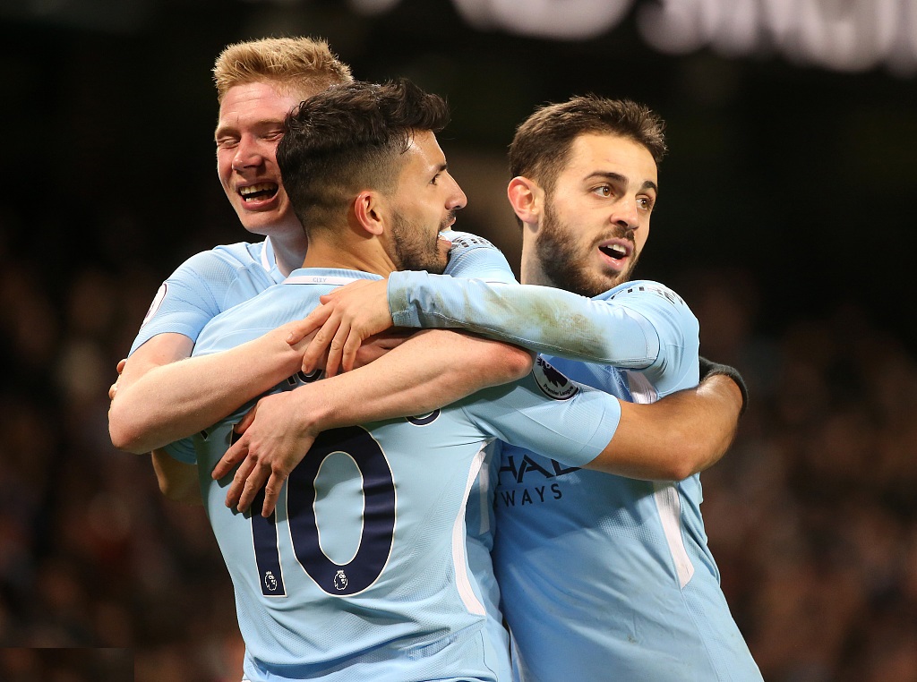 从本方进攻终结者到对手噩梦制造者阿奎罗打肿了多少人的脸