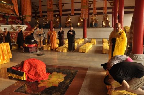 去寺庙上香，不能太随意，这四点忌讳，一定要记住！