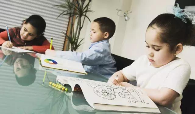 国外孩子寒假怎么过,外国孩子的寒假暑假怎么过的