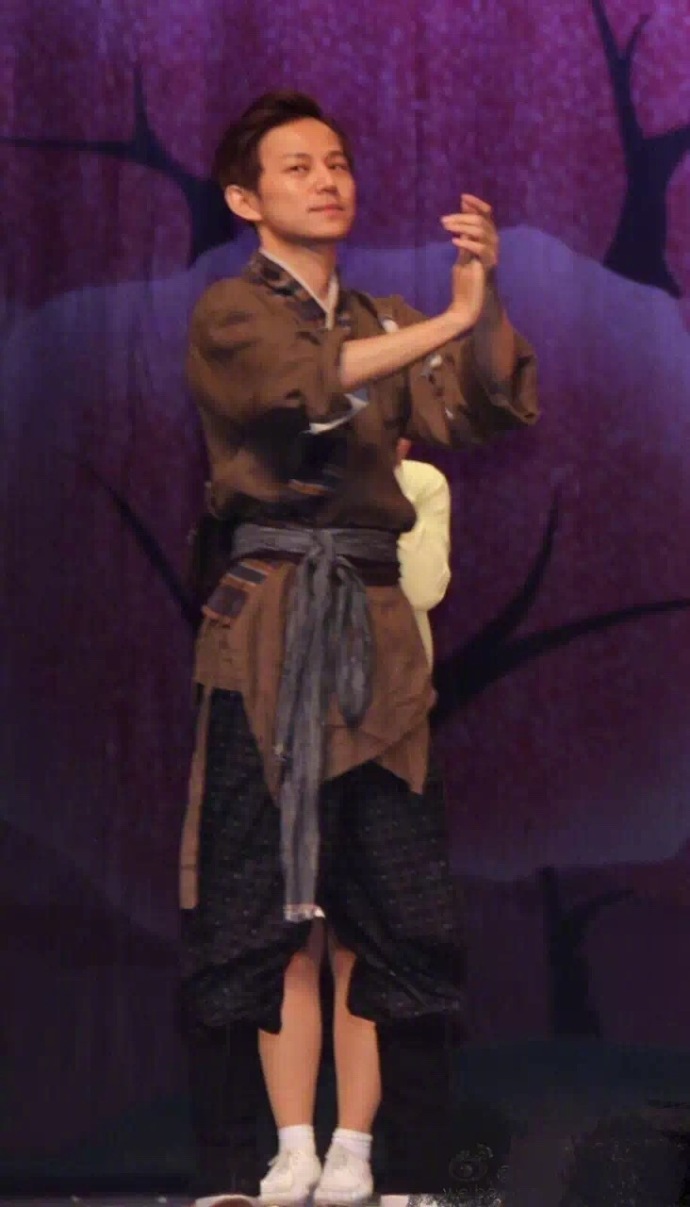 邓紫棋被恶搞,张杰看自己被恶搞视频