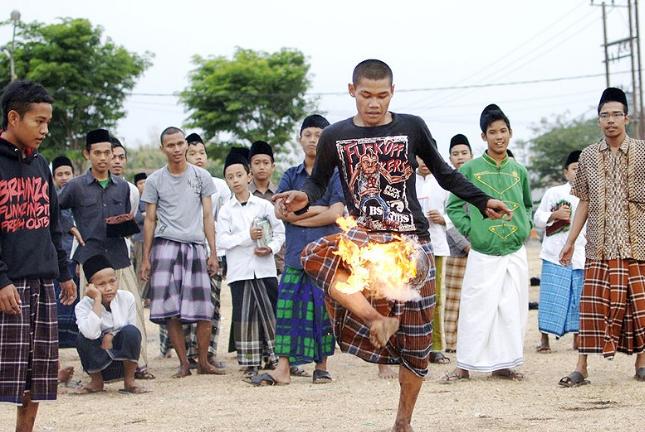 少年光脚足球,足球少年光脚踢球
