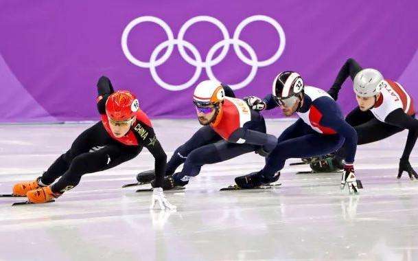 搬起石头砸了自己的脚,搬起石头砸自己的脚的事情