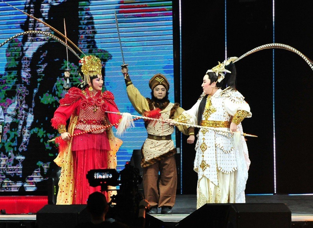 都在关注央视春晚？看看台湾同胞除夕夜都看点啥？