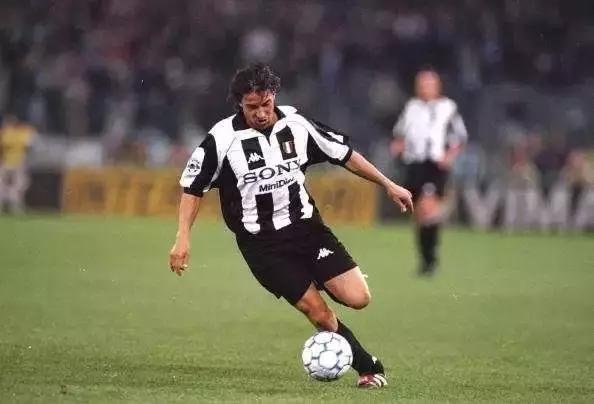 天下足球催泪文案c罗配乐,天下足球巴乔催泪文案