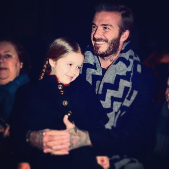 小七和贝克汉姆写毛笔,贝克汉姆小七写书法