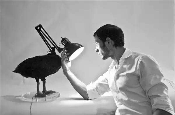 他把12个前女友都做成了高跟鞋？到底是真的假的