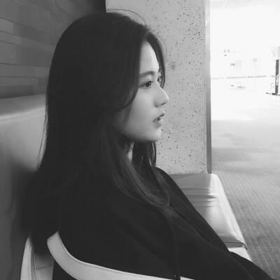 颓废黑白女生动漫头像,伤感头像孤独绝望女生黑白真人