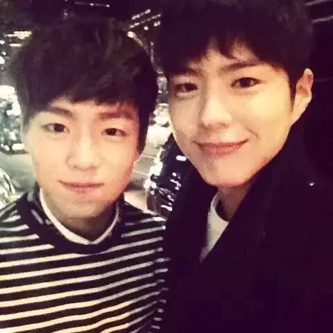 撞脸到这份上?难道你是我失散多年的......