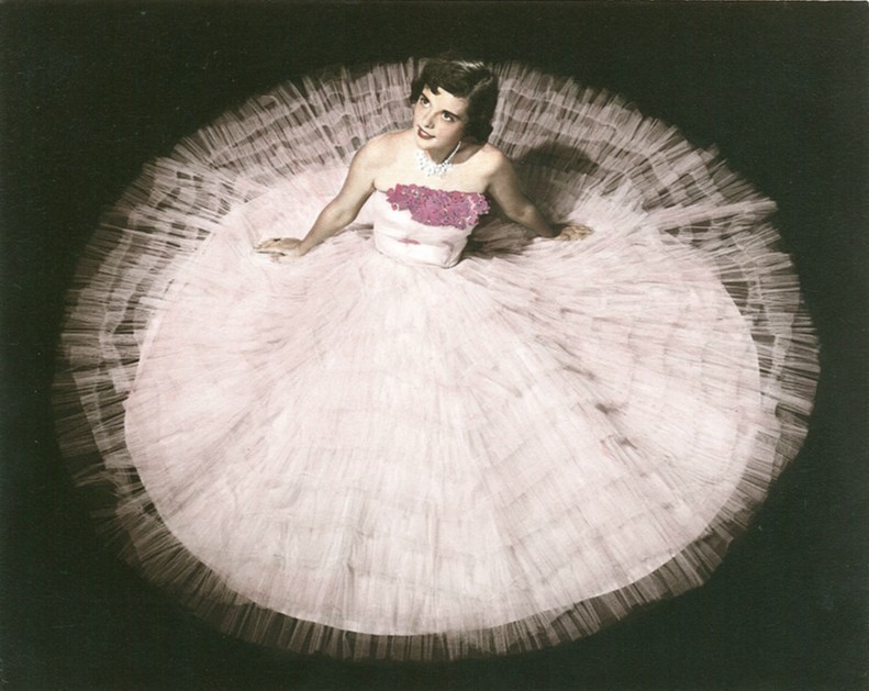 妈妈年轻的时候就是那么的勇敢,你还知道妈妈年轻时的样子吗