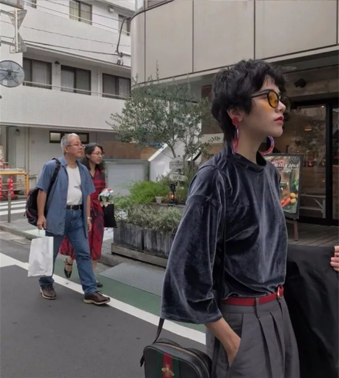 美发泡面卷短发,烫发泡面头短发女