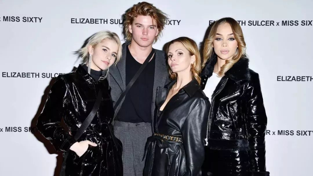 “石头姐”、“黄金芭比”现身ELIZABETHSULCERxMISSSIXTY系列发布派对，演绎示范及穿搭！