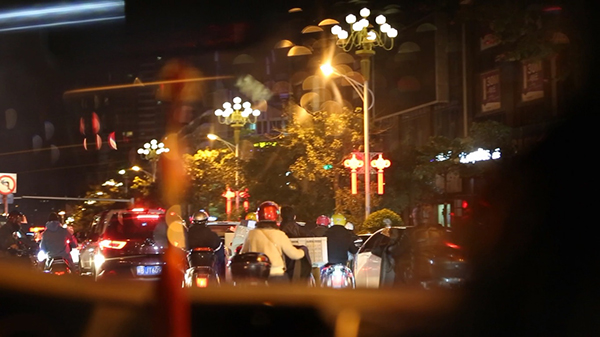 安福电商城：“阿迪耐克”百元只敢深夜开张，严打屡禁不止！