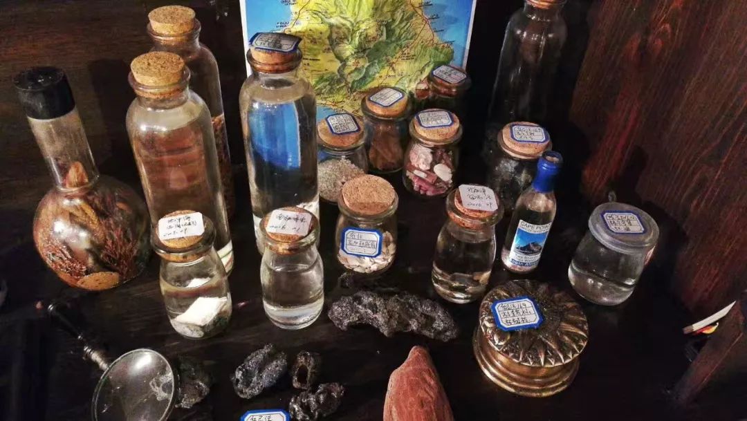 经常去旅行的人钱从哪来,去旅游的钱从哪里来的