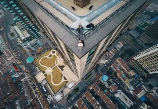 藏在手机壳里放口袋就能带走，这么小的黑科技无人机还是第一次见