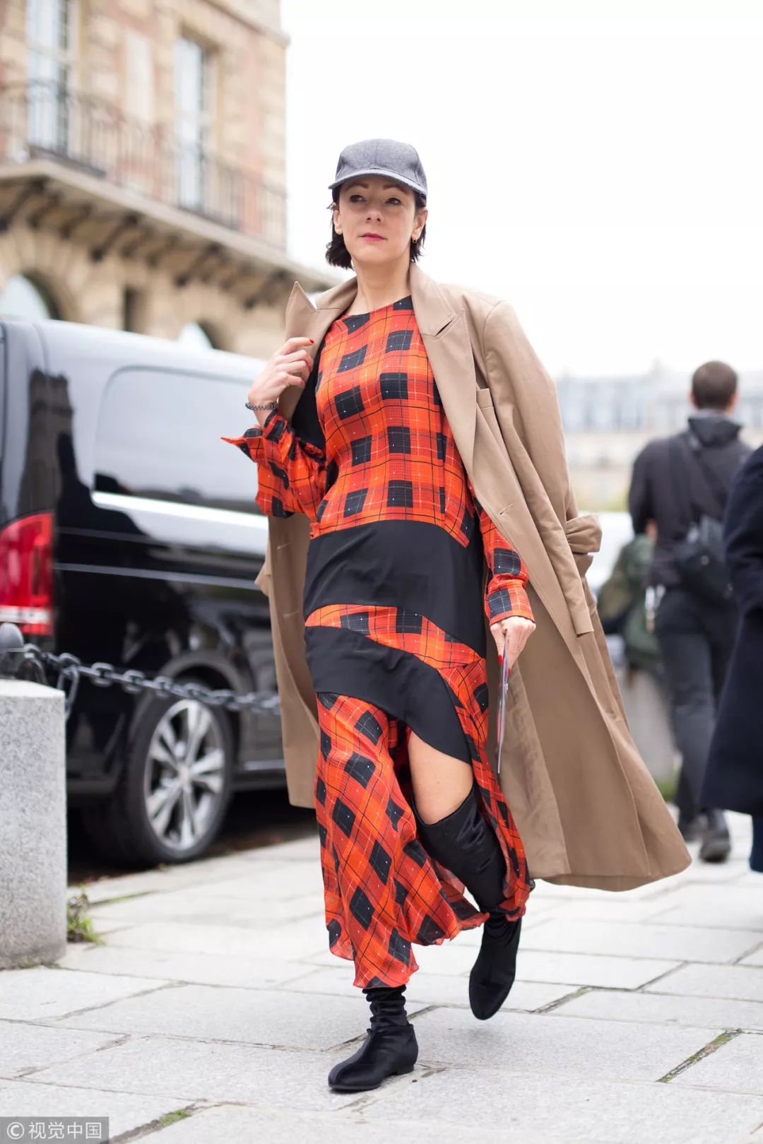 迪丽热巴宋茜西装look,热巴穿搭日常黑色棒球帽