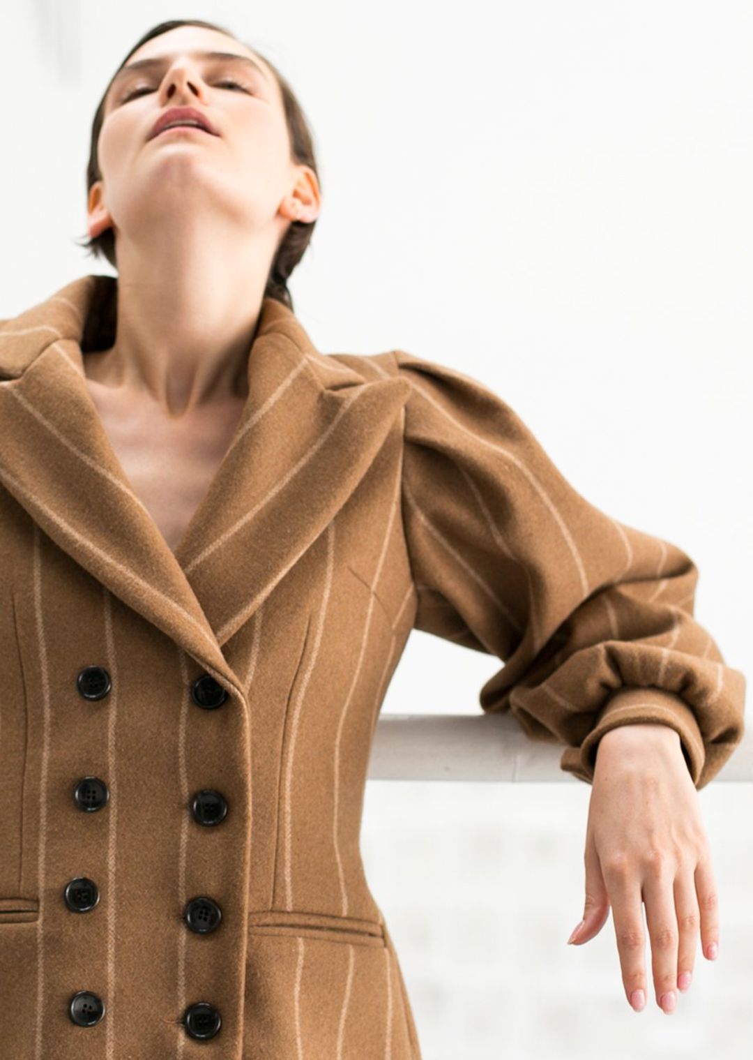 金南珠露背装,金南珠穿西装