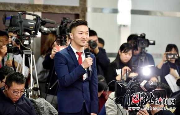 河北代表团采访,河北省代表团入场