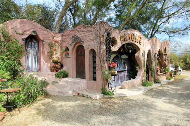 苗栗新景点:魔戒夏尔哈比人屋,走进格林奇幻森林,好拍到相机没电~(上)