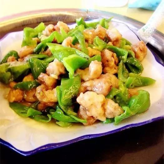 武汉一女学生拿着10块钱去买好吃的，竟然被。。。