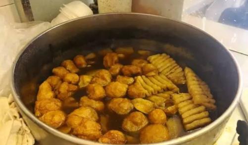 一碗牛杂能在夜市立足几十年,牛杂记忆深处的味道