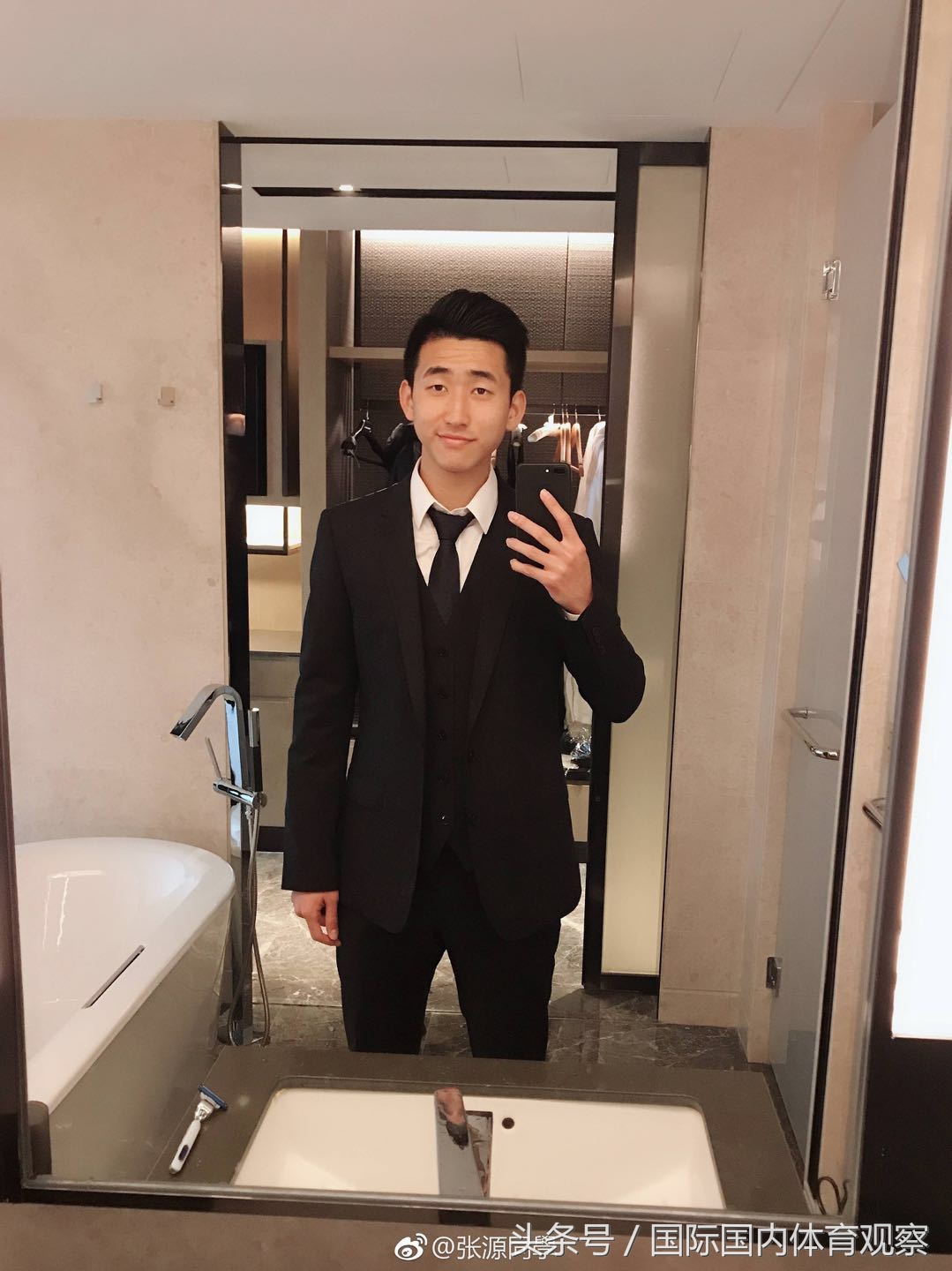 DG西装、rimowa旅行箱亚冠客场之旅派头十足天津权健受追捧！