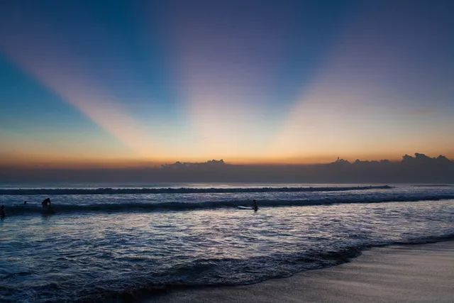 终极火山体验：在爪哇之巅，遇见蓝色地狱之火