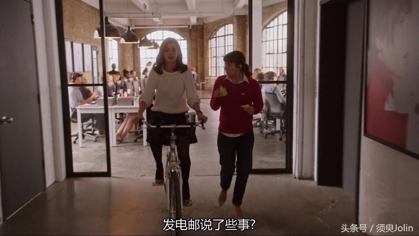 实习生，年轻的安妮海瑟变身创业老板调教退休老人