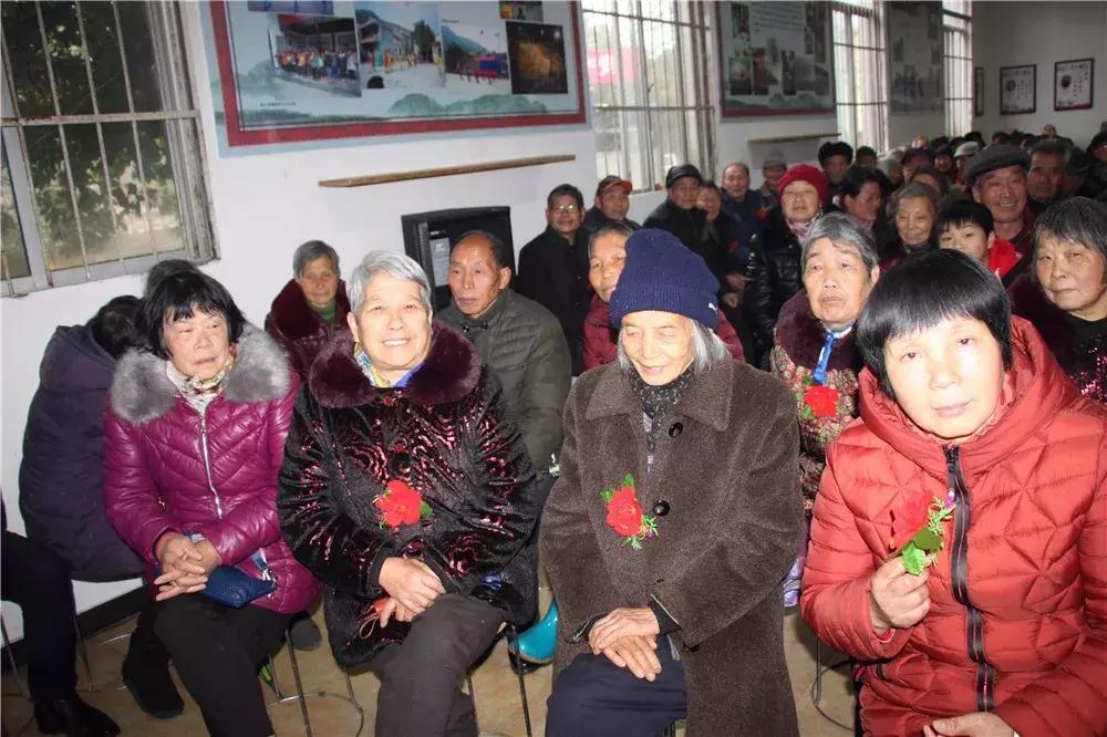 厉害了！诸暨有人每年都给这个村的老人发钱，已连续七年！