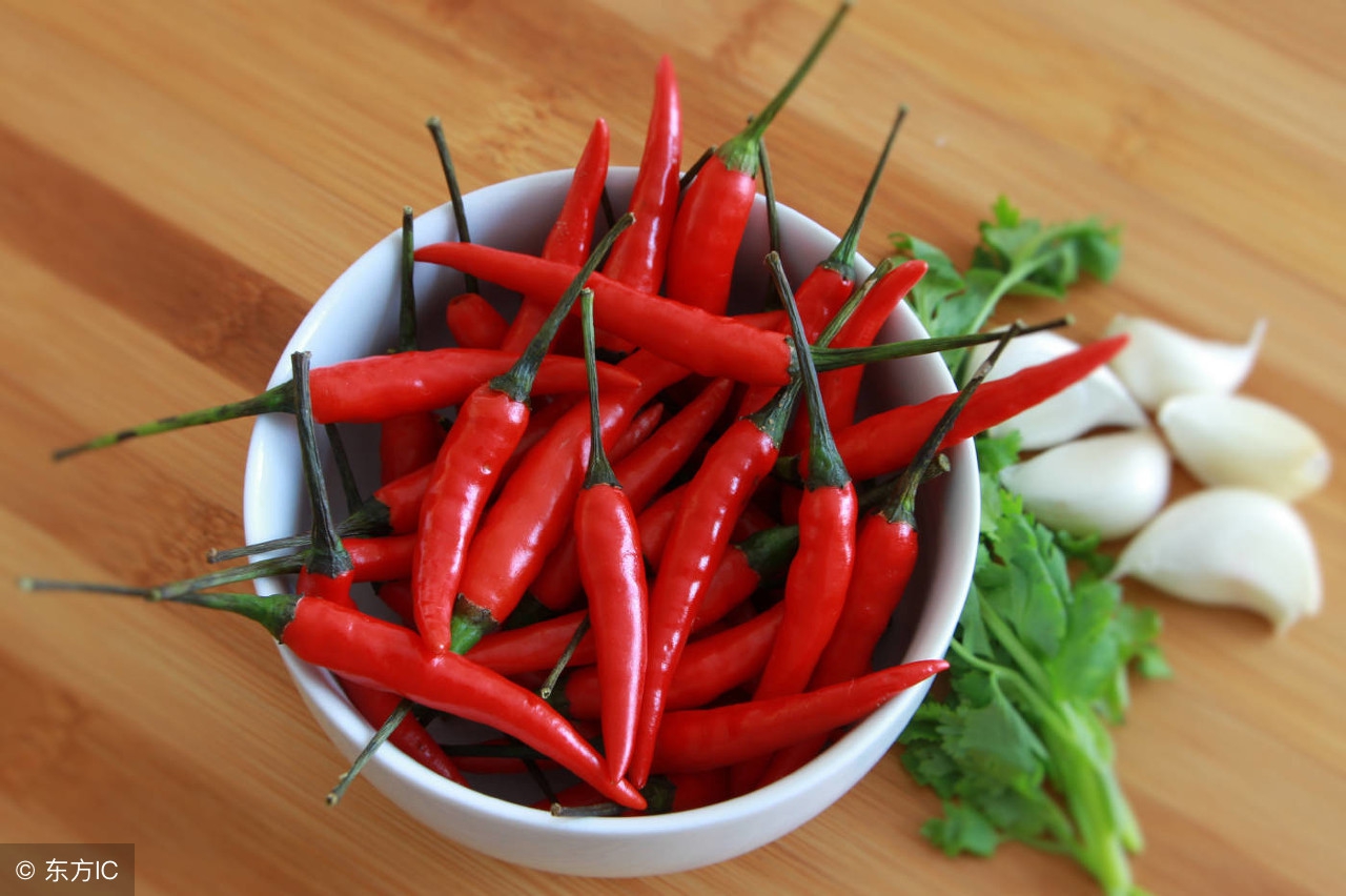 吃太辣可引发多种不适,这几类人群吃辣应谨慎