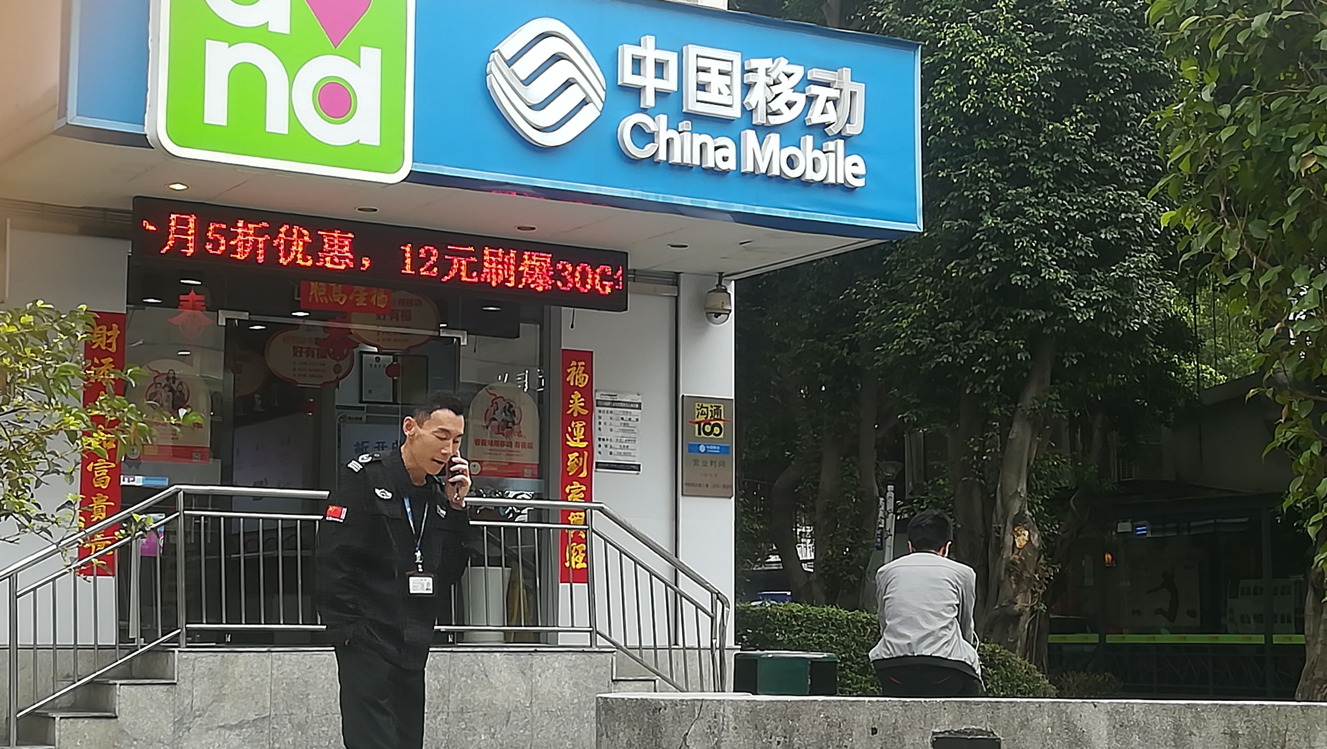 带大家进入工厂,带大家走进车间