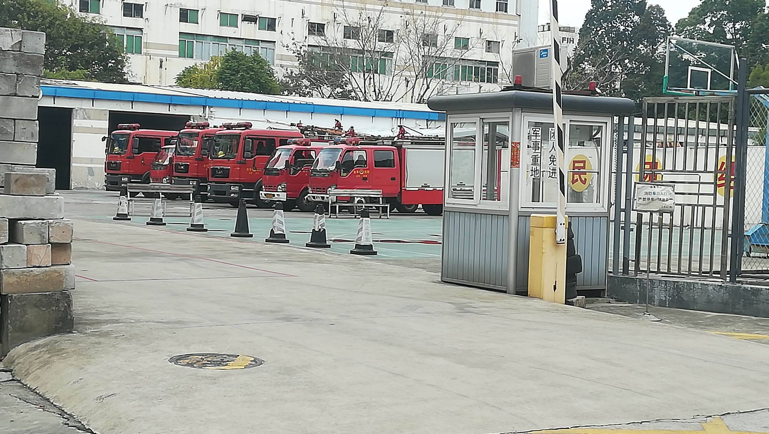 带大家进入工厂,带大家走进车间