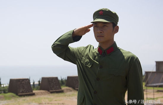 当过门童拒绝过海岩,33岁终因一剧走红,却又因一张照片形象尽毁