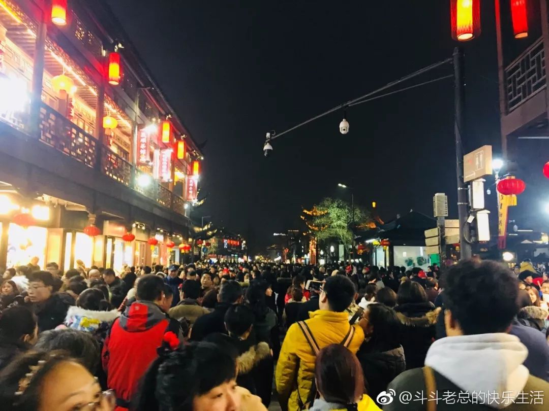 今夜的南*夫子京**庙,全是人人人人!有你吗?