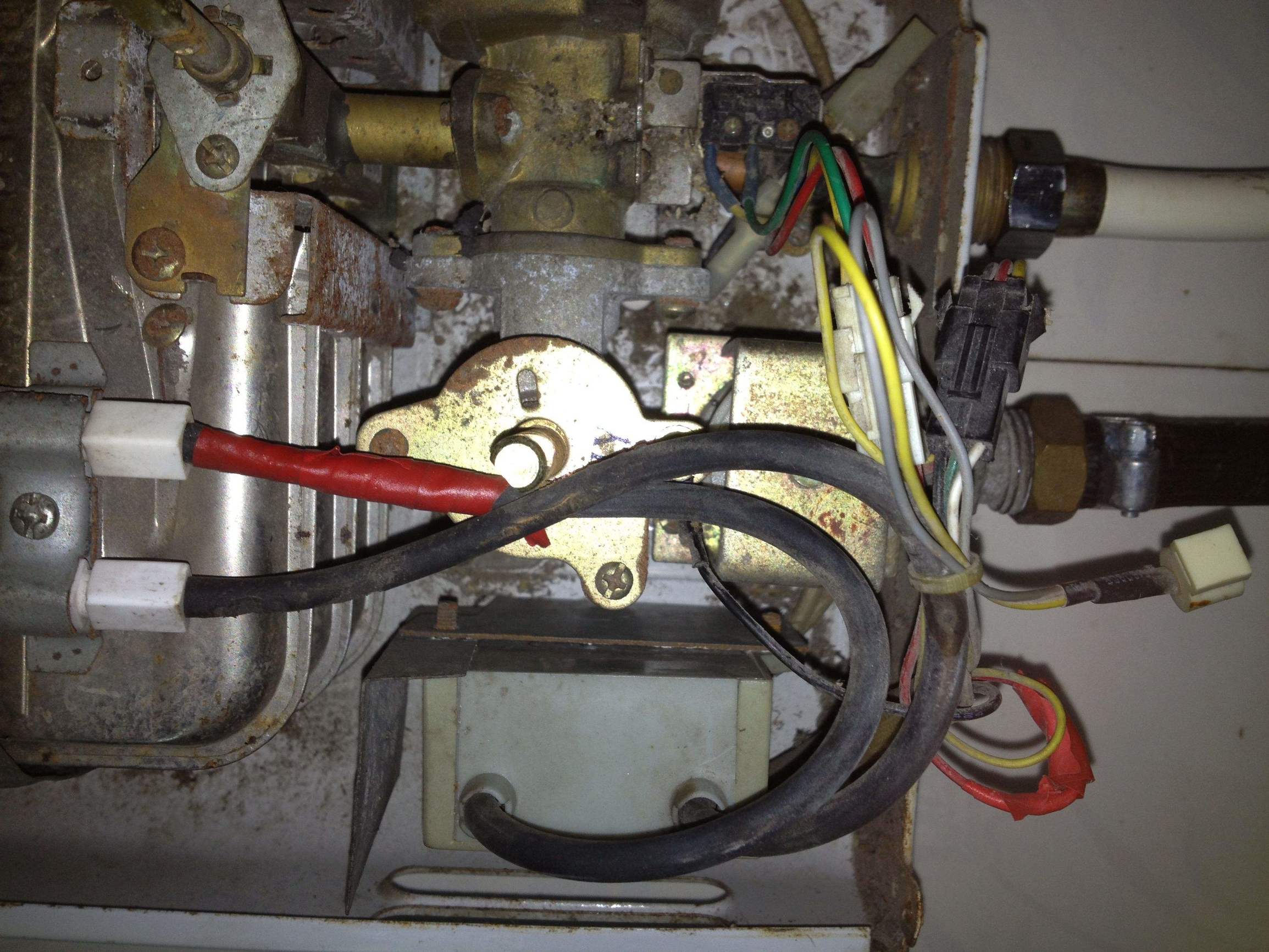 燃气热水器突然爆一声怎么解决,天然气热水器嗡嗡响不停怎么办