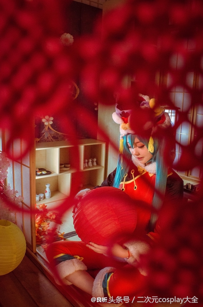 舞狮初音未来cos,初音未来cos原神校园表演