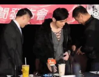 周杰伦喜欢喝哪个牌子的奶茶,周杰伦到底有多喜欢喝奶茶图高清