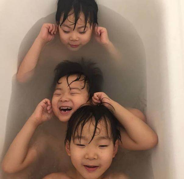 宋一国的三胞胎搞笑视频,宋一国三胞胎探班视频